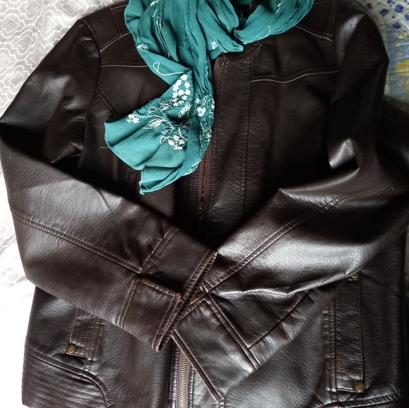 Faux leather bomber jacket - Picture 3 of 5